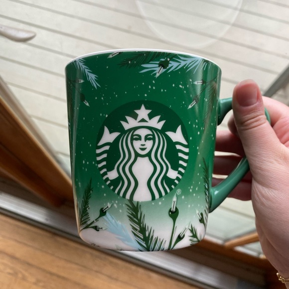 Starbucks Christmas Mug Bundle 2020 - Picture 4 of 6